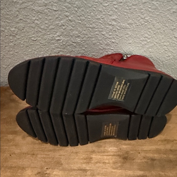 Miz Mooz Red Ruched Leather Side-Zip Ankle Boots size 40 (9- 9.5) NEW - Picture 6 of 8